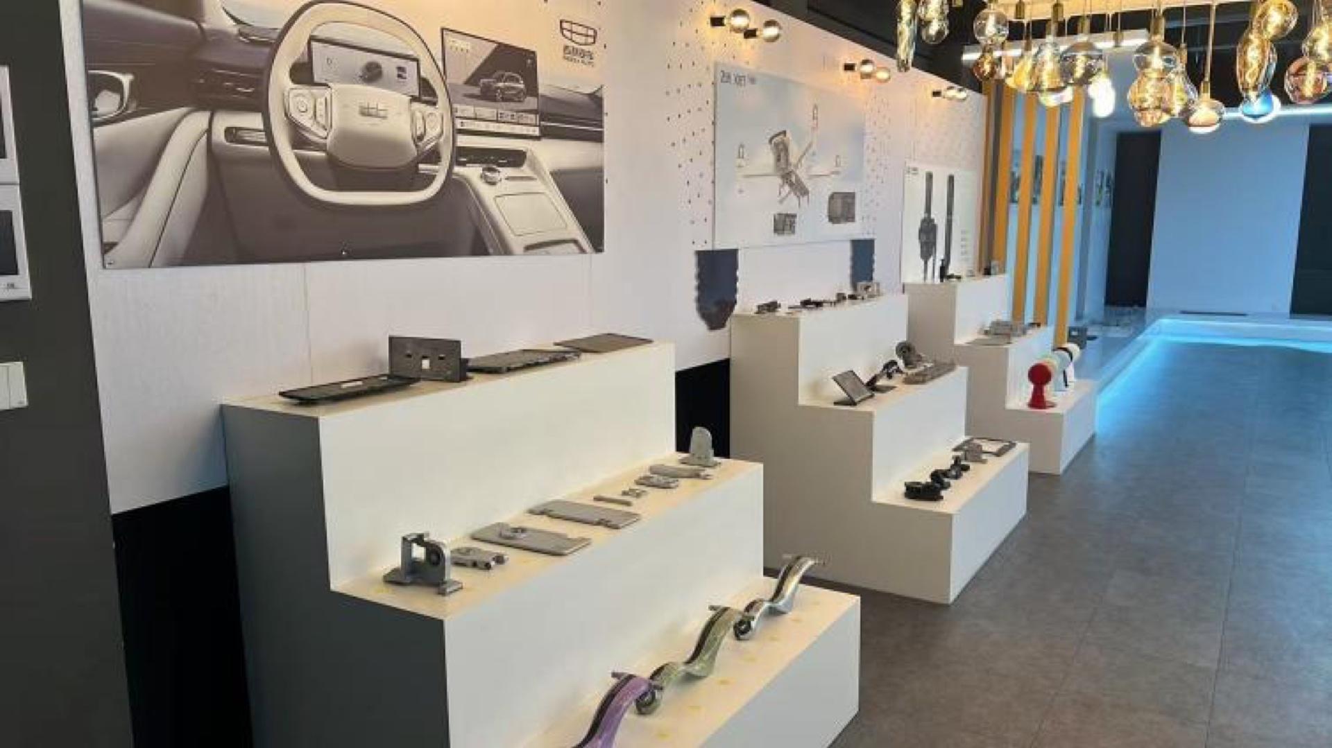 产品展厅 · 镁铝合金精密样品陈列区